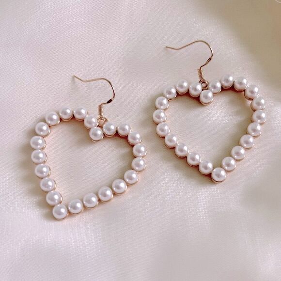 5/$25 HEART PEARL FAUX EARRINGS - Picture 6 of 13